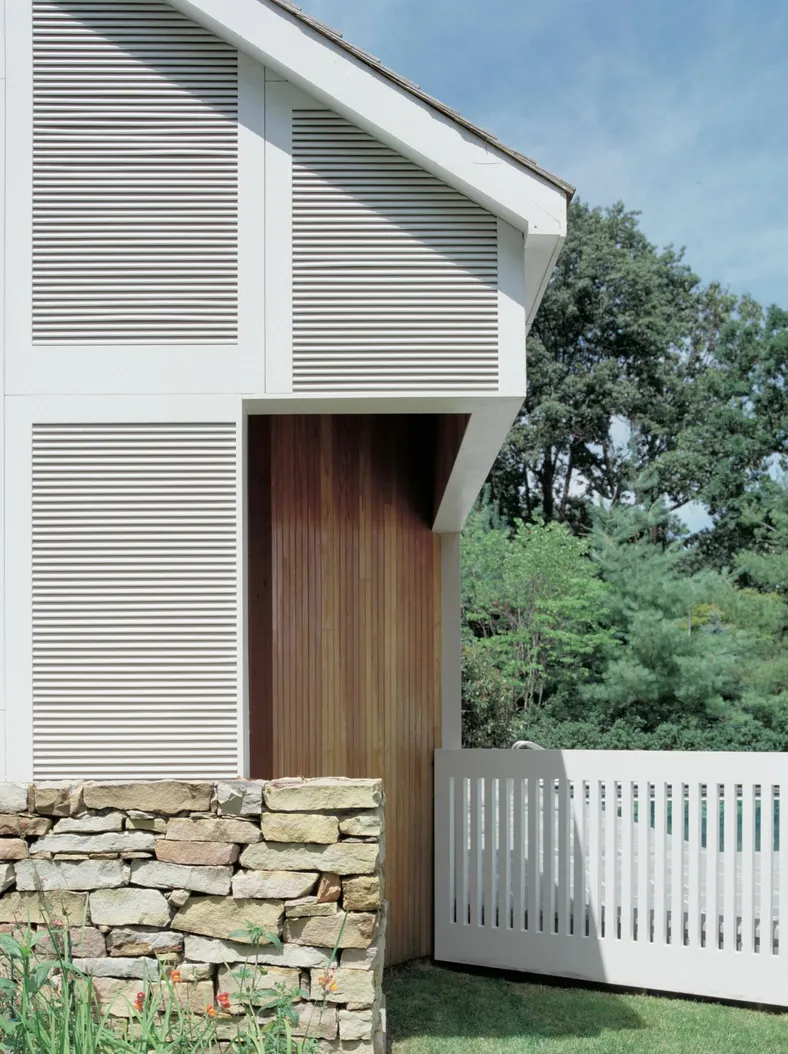SHUTTER HOUSE