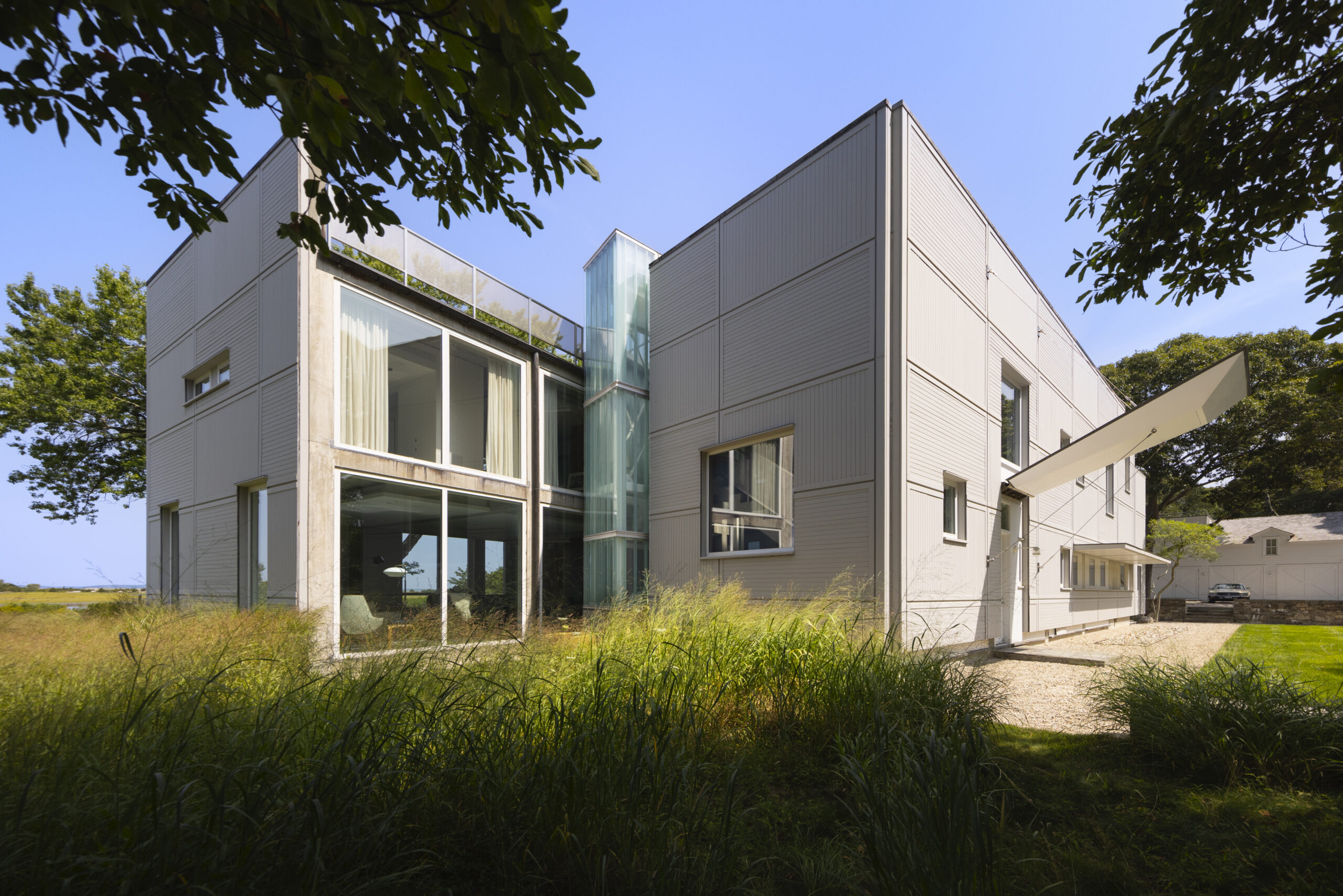 LONG ISLAND WATERSIDE RETREAT