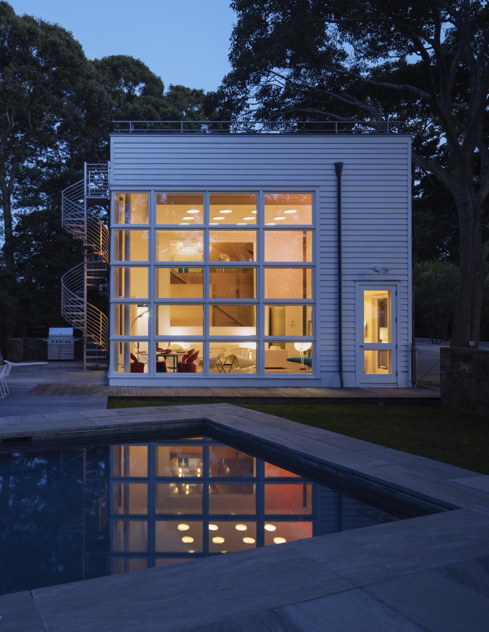 LONG ISLAND WATERSIDE POOL HOUSE